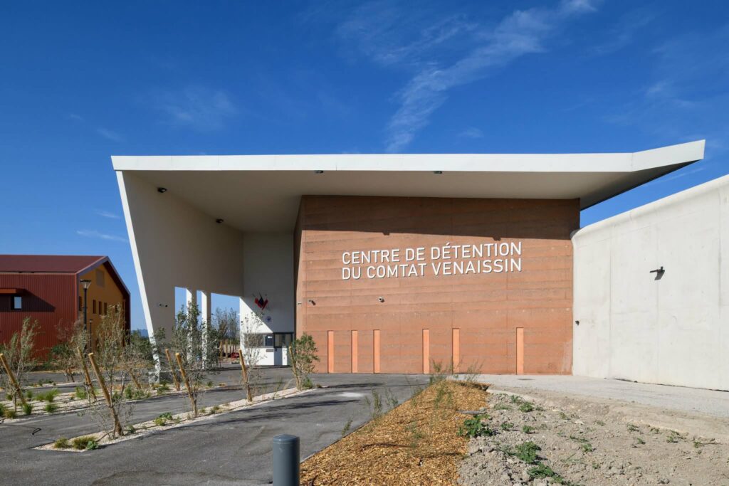 Entraigues-sur-la-Sorgue : la nouvelle prison de 400 places inaugurée